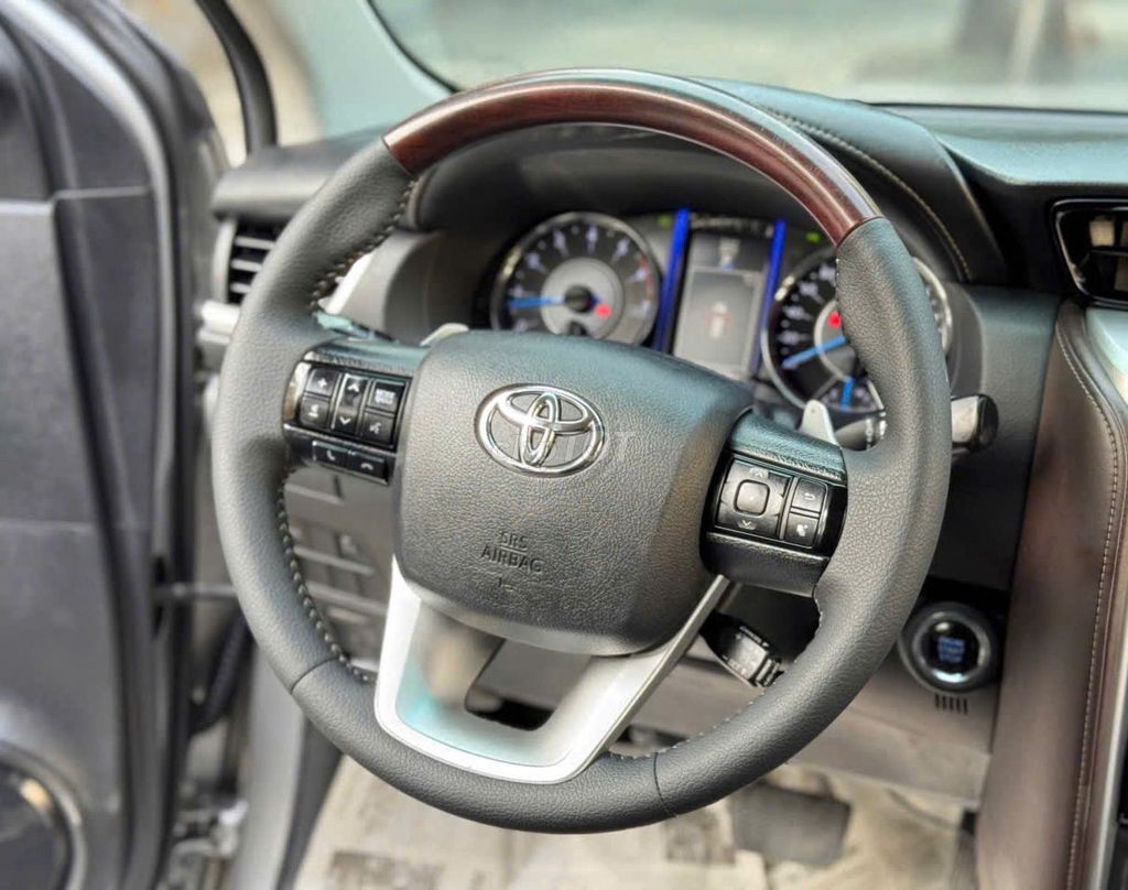Toyota Fortuner 2018 Xăng Tự động Bạc. Mua bán Ô tô tại Thành phố Thủ Dầu Một Bình Dương được đăng bởi Oto An Suong hình 8