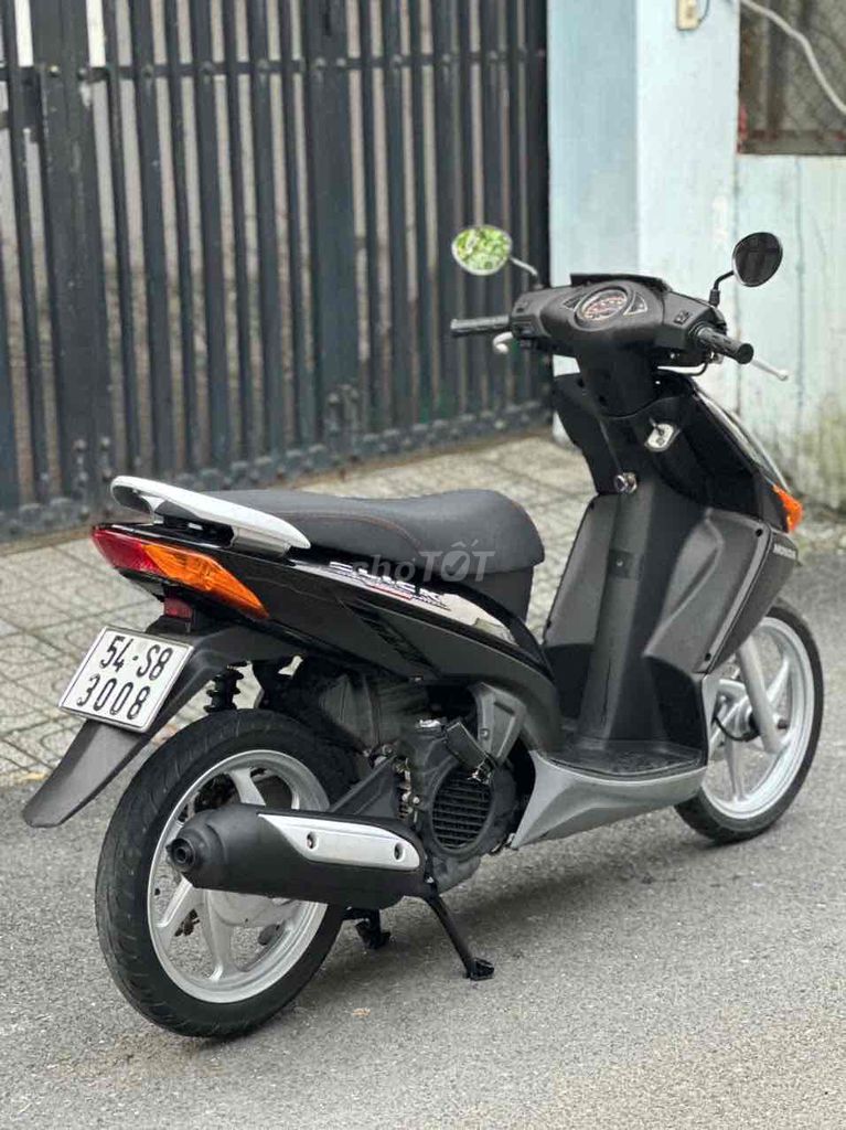Черный скутер Honda Click 110, красивый автомобиль, тихий