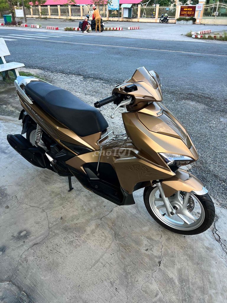 Airblade Fi xe đẹp Máy Zin (trả góp). Mua bán Xe máy tại Huyện Lai Vung Đồng Tháp được đăng bởi Cửa Hàng Xe Gắn Máy PHONG uy tín hình 4