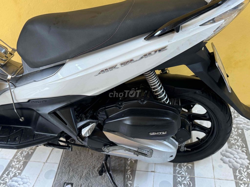 Honda Air Blade 125 Trắng đen. Mua bán Xe máy tại Quận Sơn Trà Đà Nẵng được đăng bởi Minh Dũng bán trả góp 136 vân đồn  hình 7