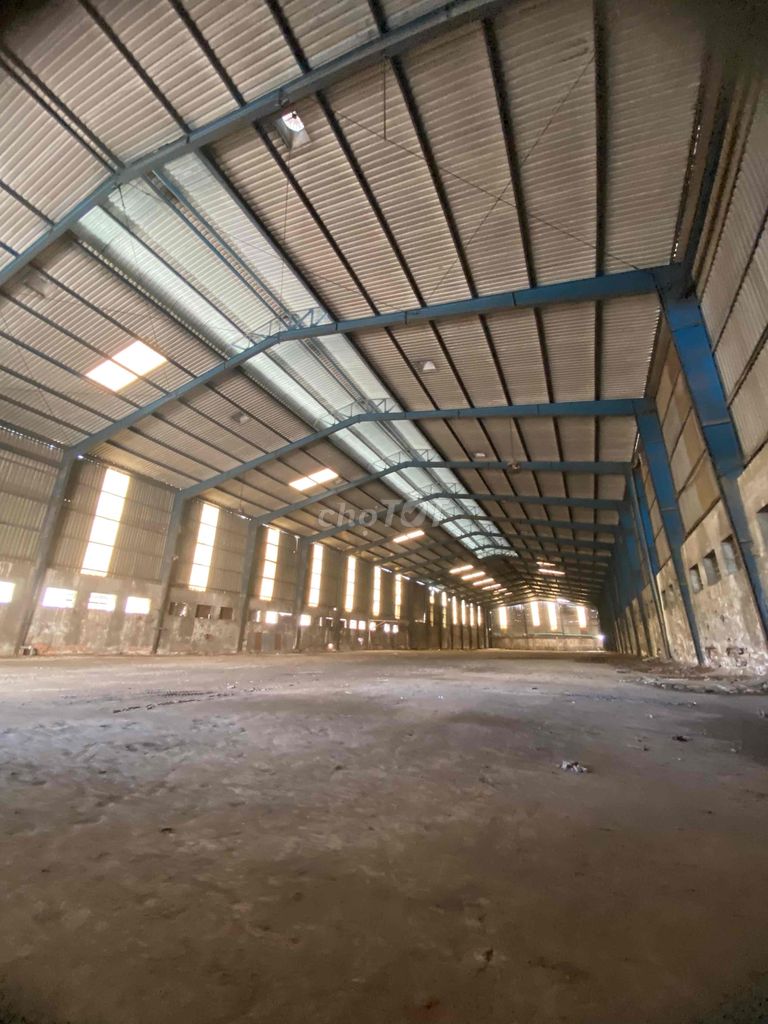 cho thuê kho xưởng 3200m2 đường lớn