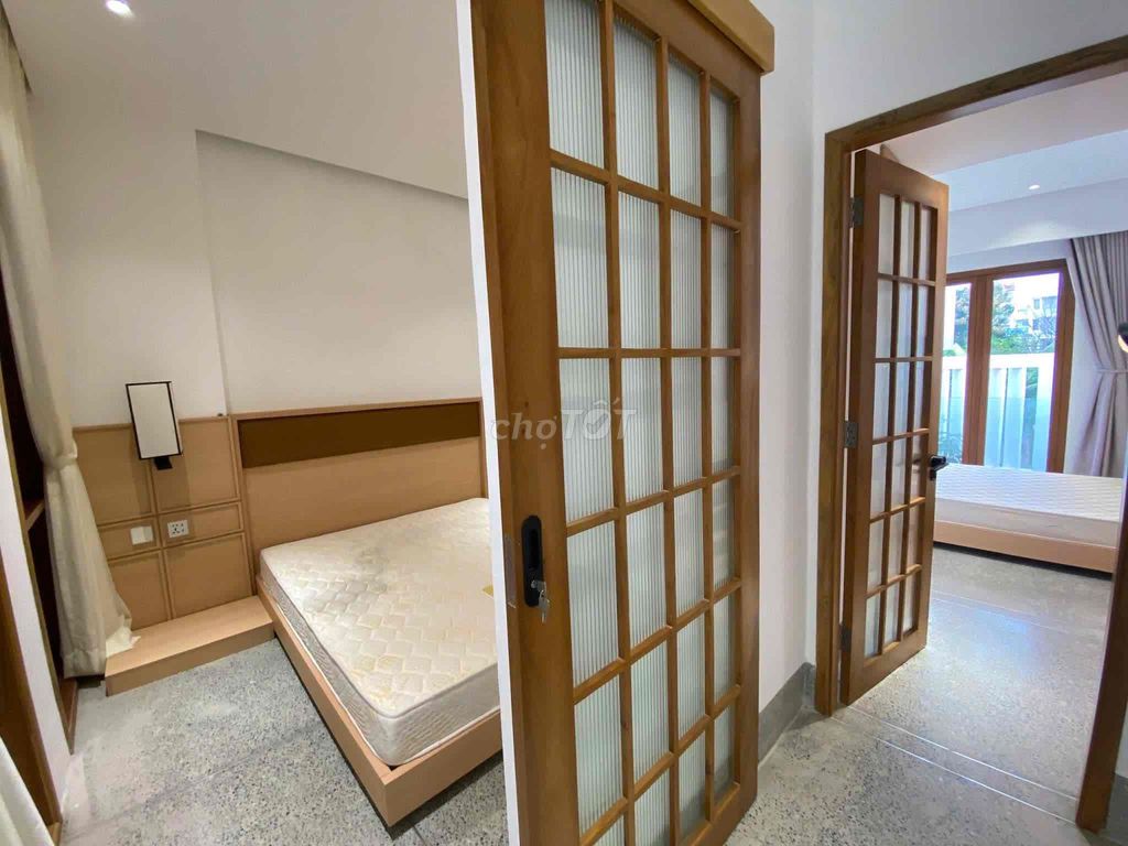 Новый двухэтажный дом с двумя садами в Khuê Mỹ — фото 6