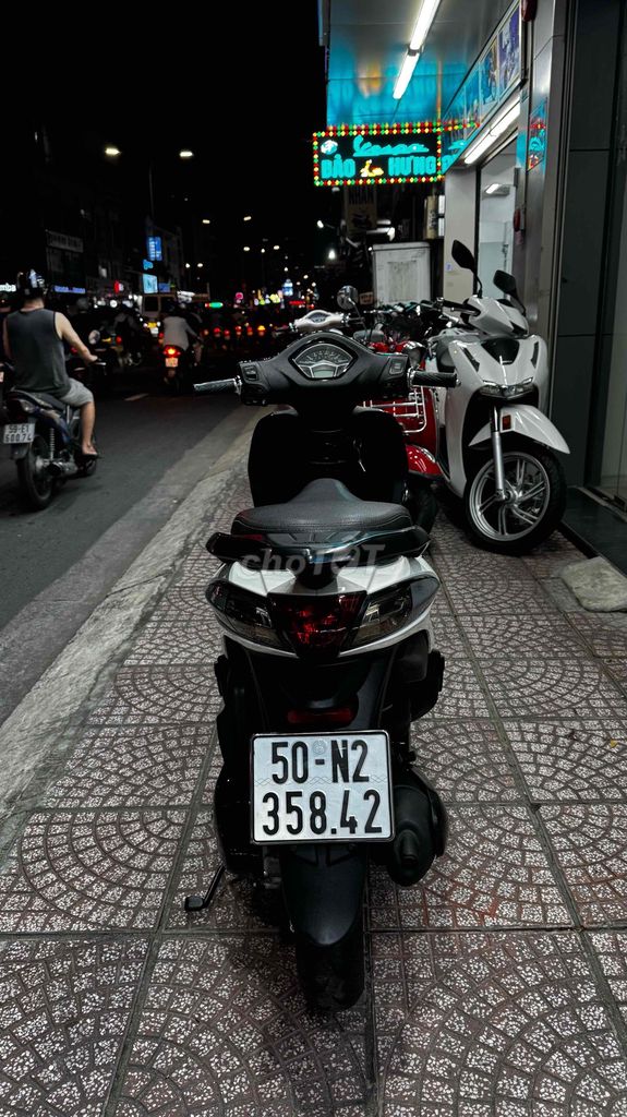 Libety Trắng Đen Spot 2022 ngay chủ công chứng. Mua bán Xe máy tại Quận Phú Nhuận Tp Hồ Chí Minh được đăng bởi VESPA  PIAGGIO BẢO HƯNG Vespa cũ trả góp  hình 10