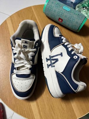 Giày thể thao MLB Trắng Xanh navy size 43. Mua bán Giày dép tại Quận Nam Từ Liêm Hà Nội được đăng bởi NguyenHuy