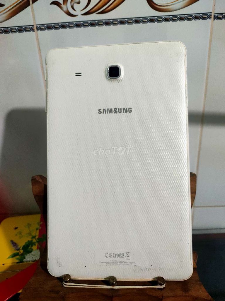 Tab E màn 9.6inch màn đẹp.