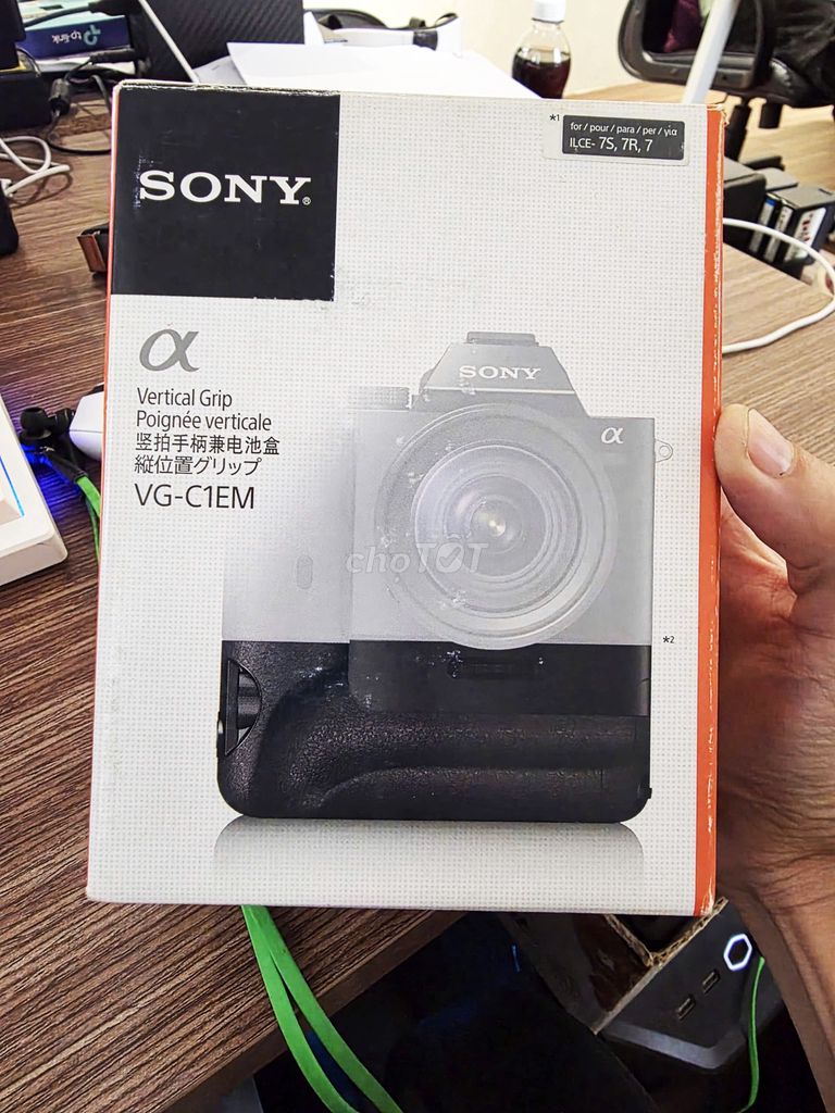 Grip Pin Sony VG-C1EM Sony A7, A7R Mới 100%. Mua bán Máy ảnh, Máy quay tại Thành phố Thủ Đức Tp Hồ Chí Minh được đăng bởi Hoang  hình 1