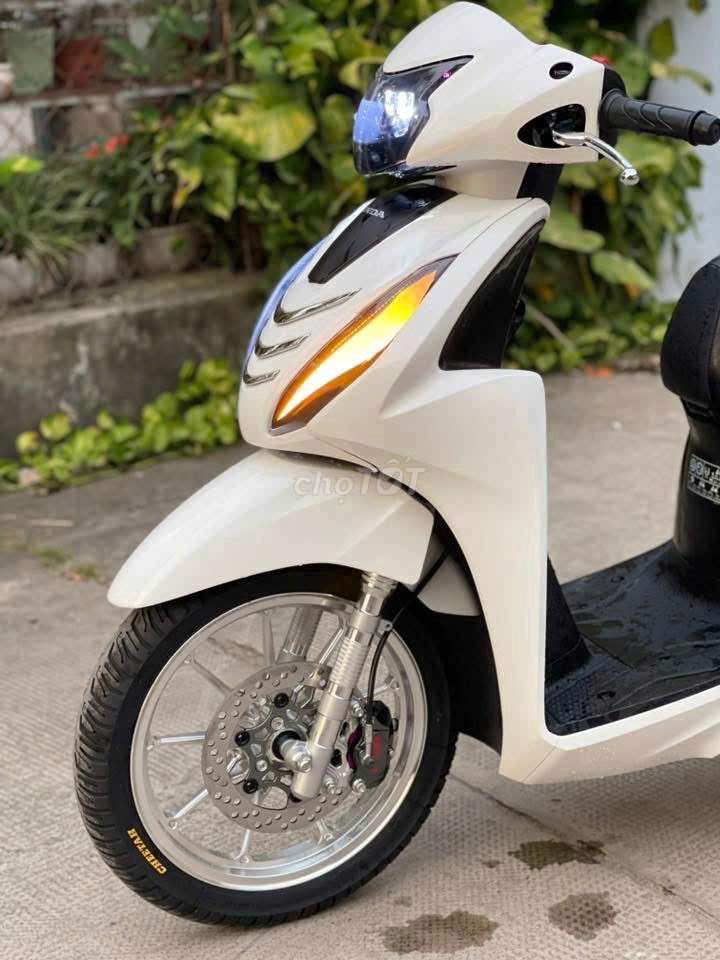 Honda Vision 2024 Trắng 4000 km. Mua bán Xe máy tại Huyện Nhơn Trạch Đồng Nai được đăng bởi Nguyen nhat lam hình 1