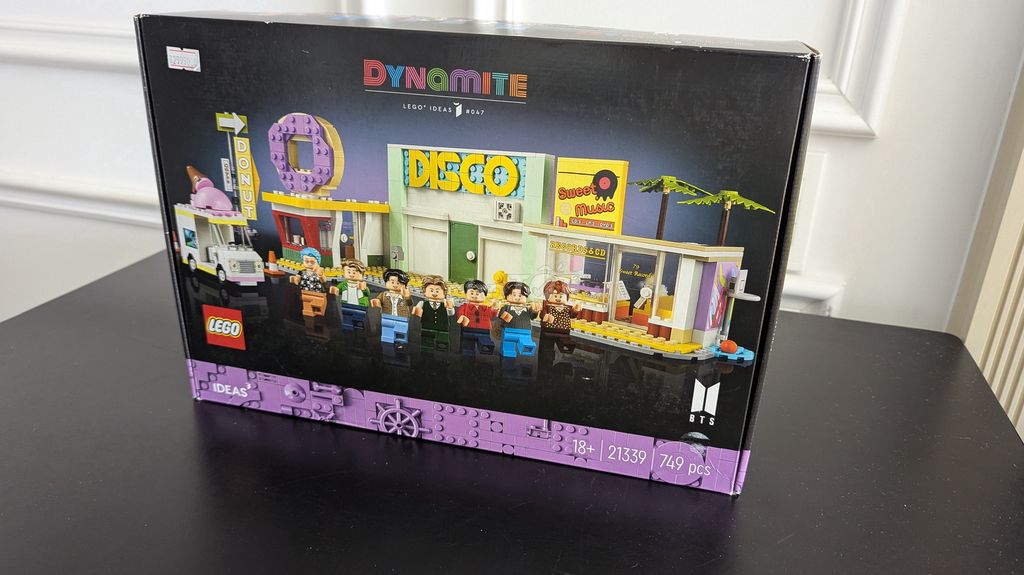 LEGO 21339 BTS Dynamite 749 chi tiết