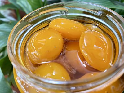 Lòng đỏ trứng gà ngâm mật ong nguyên chất. Mua bán Đồ ăn, thực phẩm và các loại khác tại Quận Tân Phú Tp Hồ Chí Minh được đăng bởi Nguyễn Thị Huyền