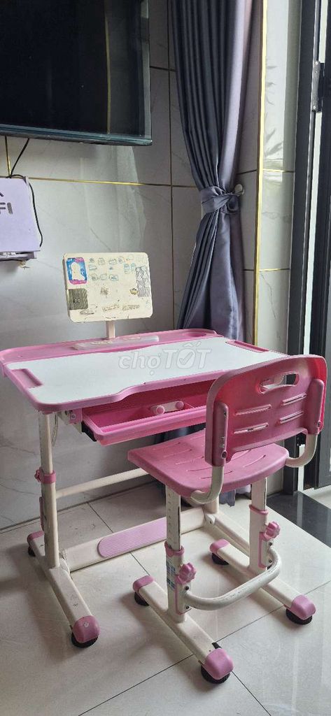 Bàn học sinh chống gù lưng. Mua bán Bàn ghế tại Thành phố Thủ Đức Tp Hồ Chí Minh được đăng bởi Lê minh Tuyền hình 1