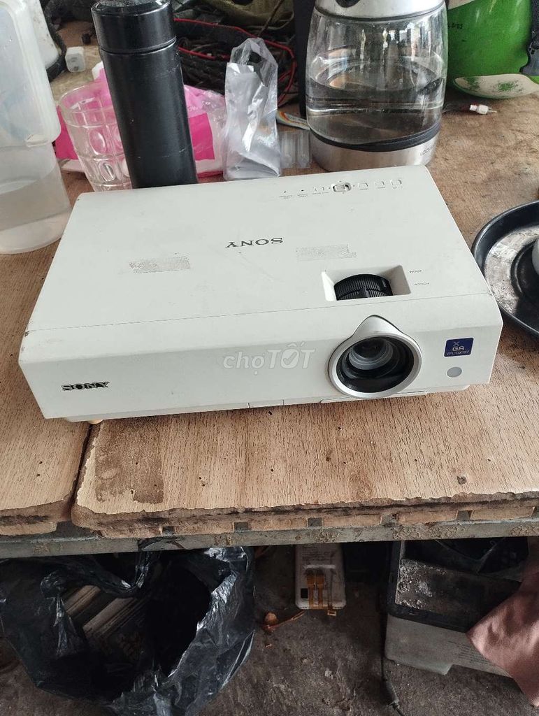 Máy chiếu Sony Trắng. Mua bán Đồ dùng văn phòng tại Thành phố Thủ Đức Tp Hồ Chí Minh được đăng bởi dao canh hình 1
