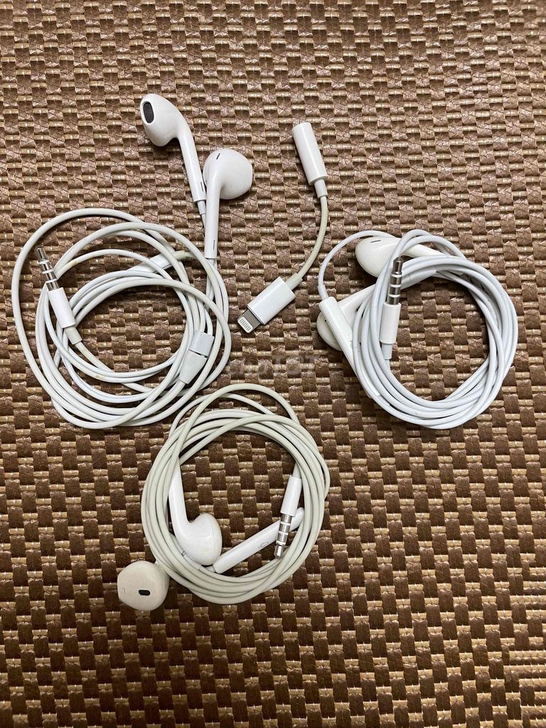 Tai nghe có dây Apple iPhone chân 3.5mm zin bóc. Mua bán Tivi, Âm thanh tại Quận Hoàng Mai Hà Nội được đăng bởi Nguyễn Trung hình 1