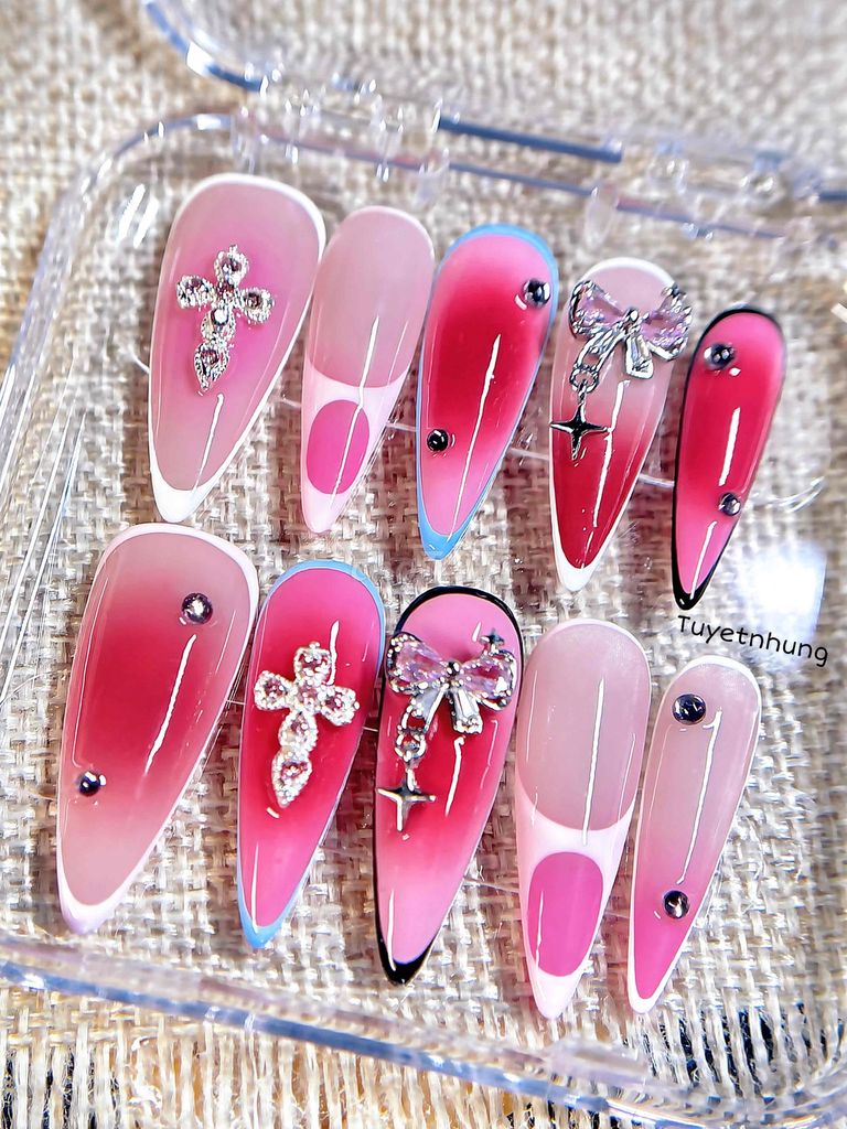 Móng tay giả nữ Y2K Hồng. Mua bán Phụ kiện thời trang khác tại Thành phố Thuận An Bình Dương được đăng bởi Nguyễn Thị Tuyết Nhung hình 1