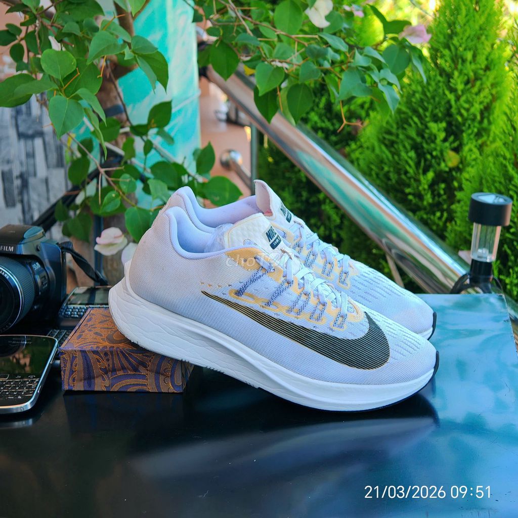 [CHÍNH HÃNG] Giày chạy bộ Nike Zoom Fly Xám nhạt. Mua bán Giày dép tại Thành phố Biên Hòa Đồng Nai được đăng bởi chú CÔNG AN bán giày CHÍNH HÃNG hình 1