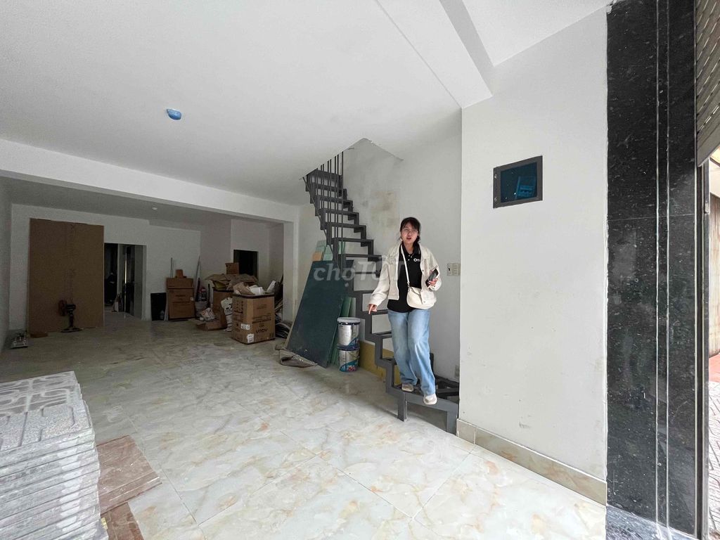 MẶT BẰNG KINH DOANH TỰ DO 100M2 CÓ GÁC NGỦ LẠI NGAY TRẦN BÌNH TRỌNG