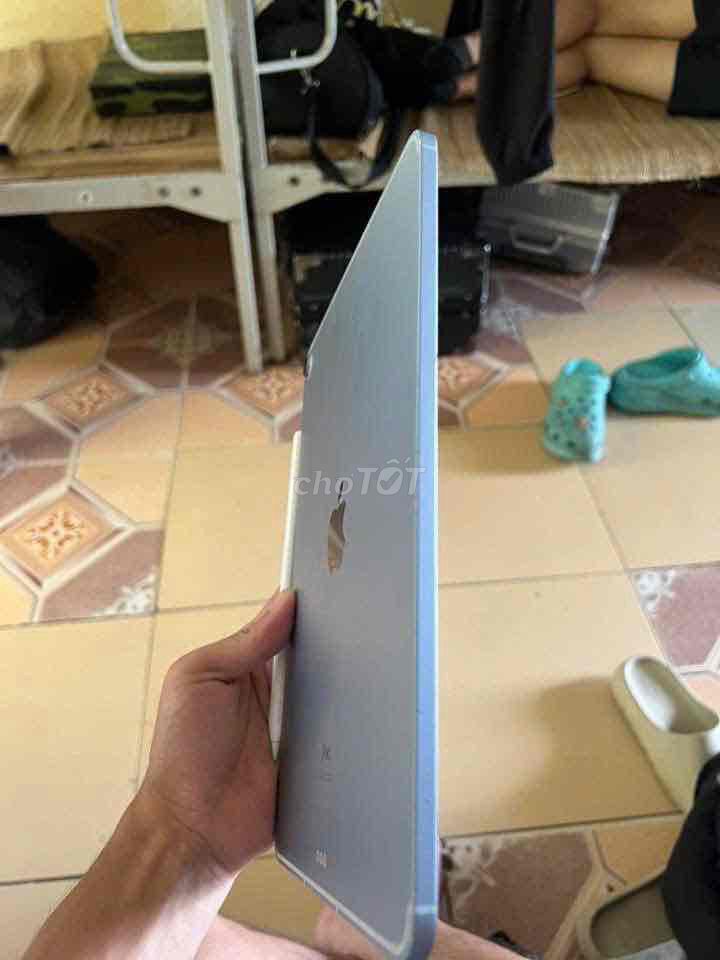 CẦN PASS Apple iPad AIR4 11 inch 64g 5G + WIFI. Mua bán Máy tính bảng tại Thành phố Buôn Ma Thuột Đắk Lắk được đăng bởi Hoàng thế Vĩnh  hình 1
