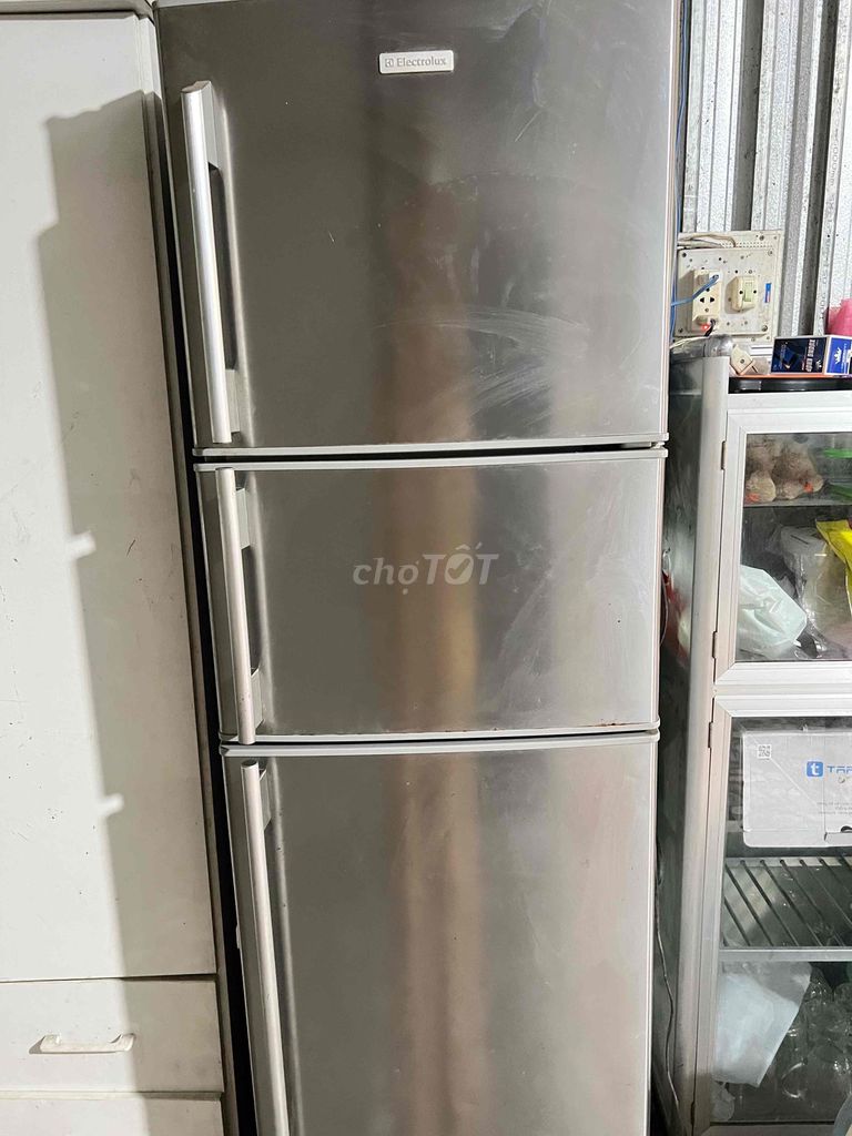 Tủ lạnh Electrolux Bạc đã sử dụng. Mua bán Tủ lạnh tại Huyện Trảng Bom Đồng Nai được đăng bởi Bee Phan hình 1
