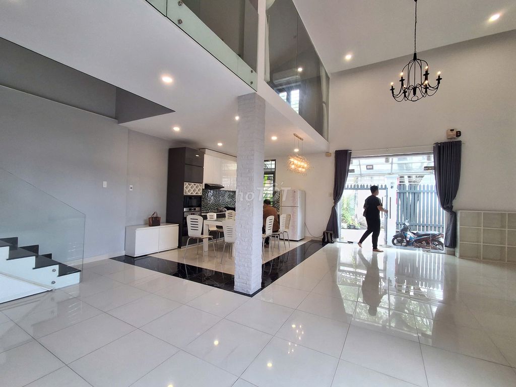 Аренда · 3 комн. · 128 м² · Thành phố Thủ Đức, ул. Đường Trần Não