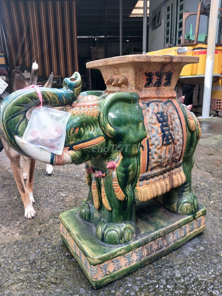 Đồ cổ Gốm sứ Con voi Xanh lá, Nâu. Mua bán Đồ sưu tầm, đồ cổ tại Huyện Hóc Môn Tp Hồ Chí Minh được đăng bởi Anh Lê hình 1