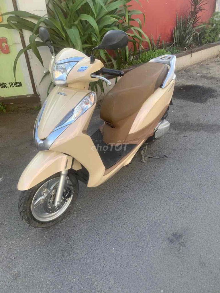 Honda Lead màu Vàng kem. Mua bán Xe máy tại Thành phố Thủ Đức Tp Hồ Chí Minh được đăng bởi thuy tran hình 3