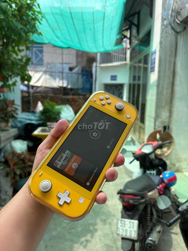 Máy chơi game Nintendo Switch Lite Vàng 128g. Mua bán Thiết bị chơi game tại Thành phố Thủ Đức Tp Hồ Chí Minh được đăng bởi tu ti hình 1