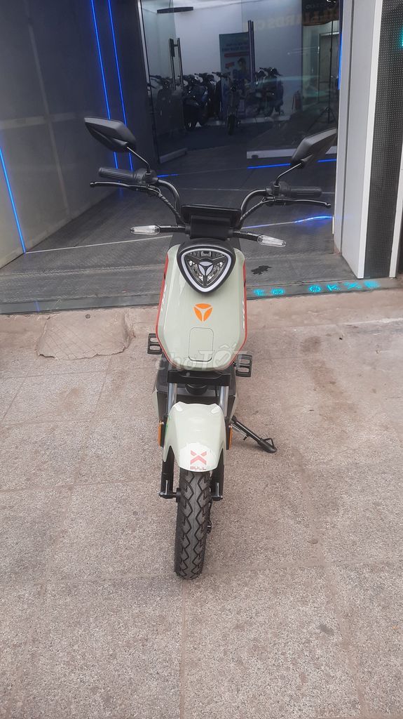 Xe máy điện Yadea XBull Xám. Mua bán Xe điện tại Quận Hai Bà Trưng Hà Nội được đăng bởi Xe Điện OKXE hình 4
