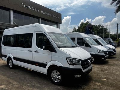 Hyundai Solati 16 chỗ Trắng bạc Mới 100%