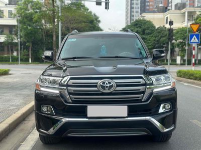 Toyota Land Cruiser 12/2019 cá nhân một chủ 9 vạn