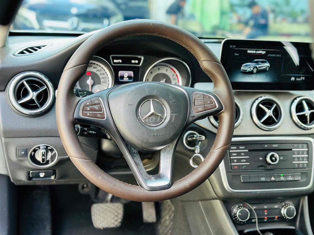 Mercedes Benz GLA 200 Model 2017. Mua bán Ô tô tại Quận 8 Tp Hồ Chí Minh được đăng bởi Hồng Phúc hình 5