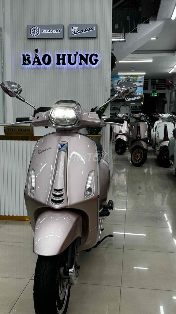 Vespa Sprint Hồng Porsche Mới như xe hãng 4300km. Mua bán Xe máy tại Quận Phú Nhuận Tp Hồ Chí Minh được đăng bởi VESPA  PIAGGIO BẢO HƯNG Vespa cũ trả góp  hình 10
