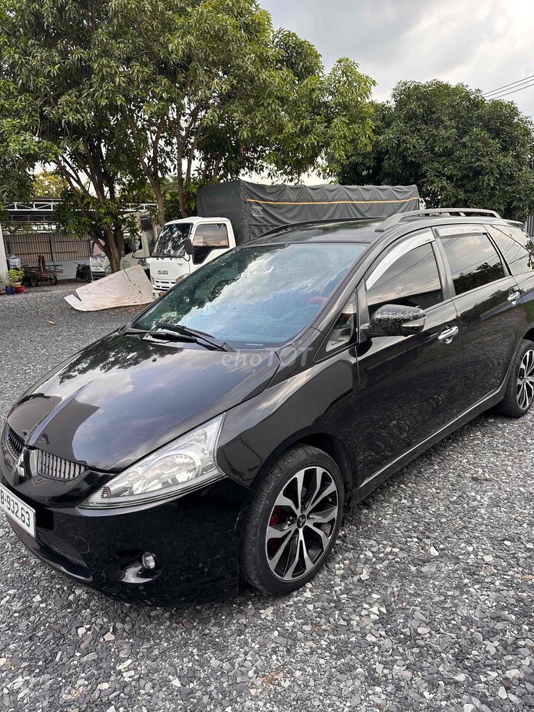 Mitsubishi Grandis 2005 черный автомат 7 мест