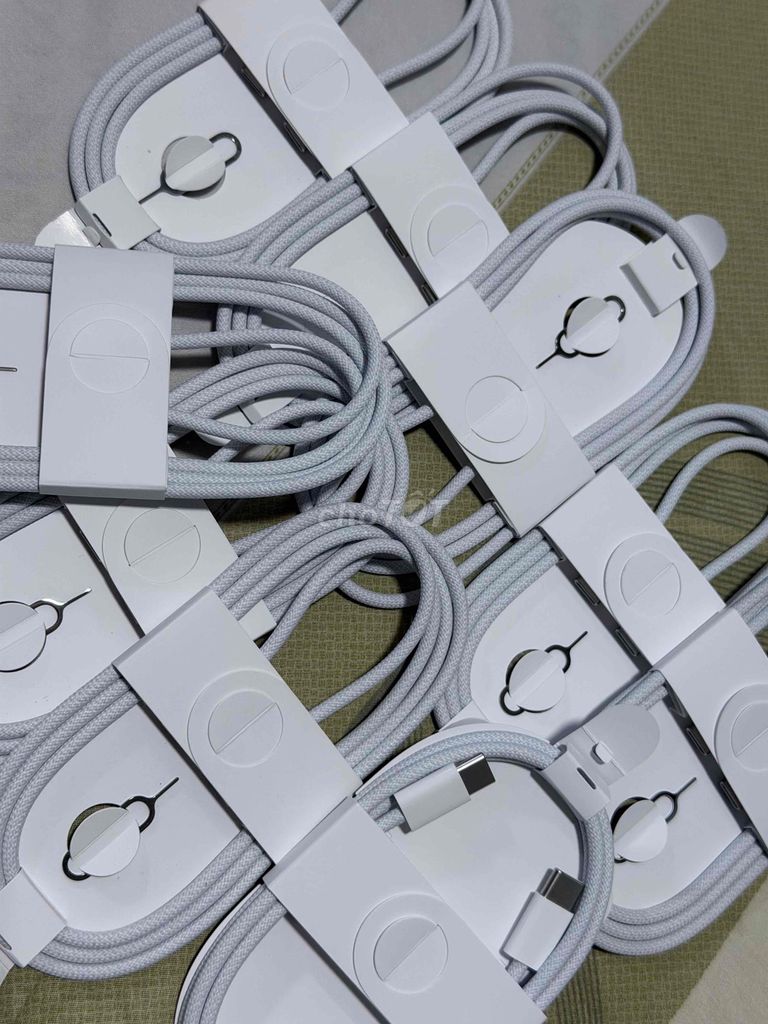 Cáp sạc iPhone 17 Promax đập hộp theo Máy new100%. Mua bán Phụ kiện (Màn hình, Chuột...) tại Thành phố Vĩnh Long Vĩnh Long được đăng bởi Nguyễn Phúc Hậu hình 1