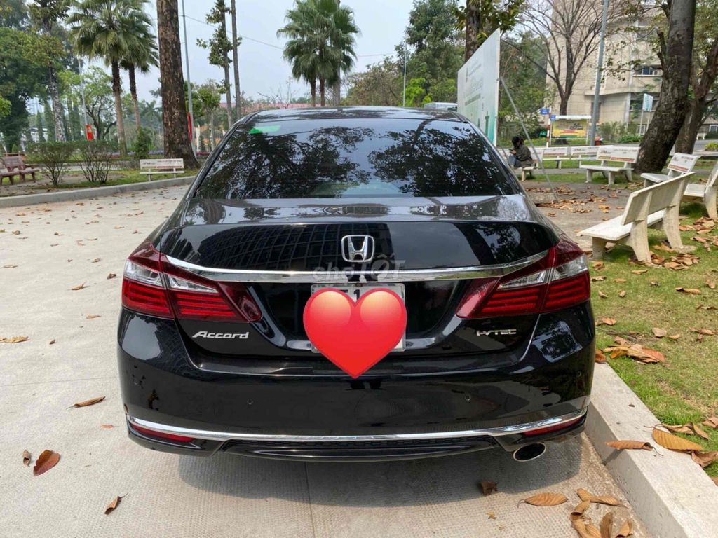 Honda Accord 2018 2.4 AT - còn zin nguyên bản