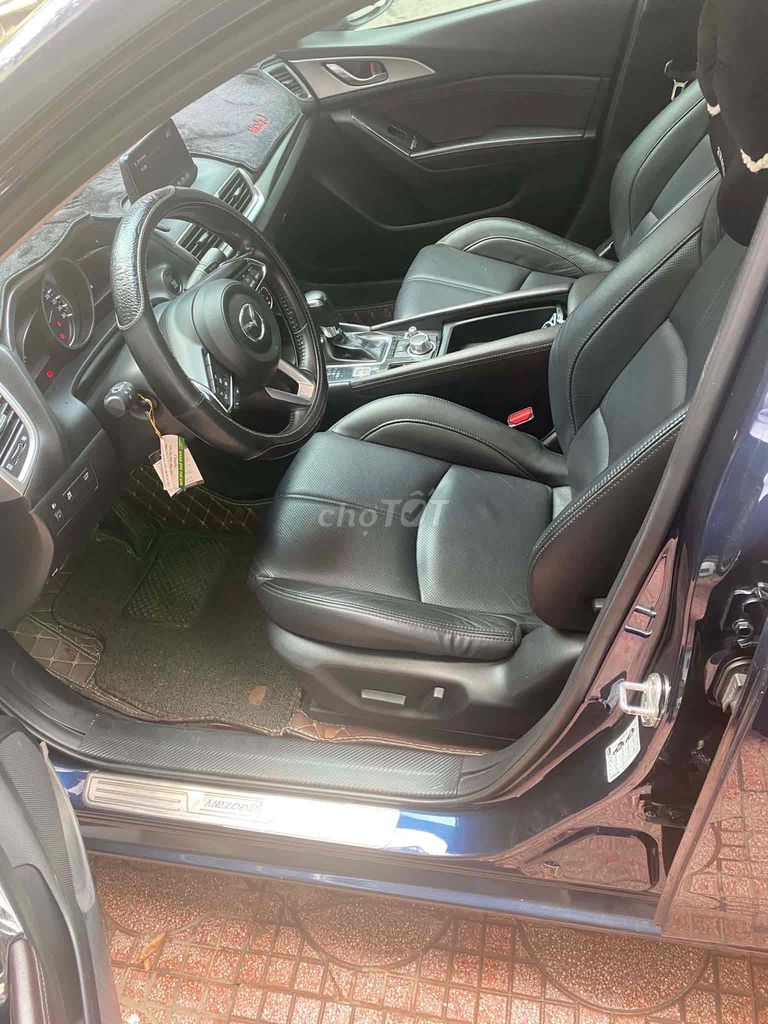 Mazda Mazda3 2019 синий 120 тыс. км