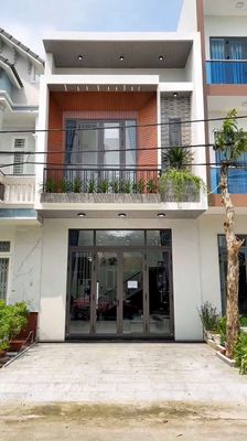 Nhà mới 1 trệt 1 lầu, 3PN, đường xe hơi 6m - Sổ hồng riêng