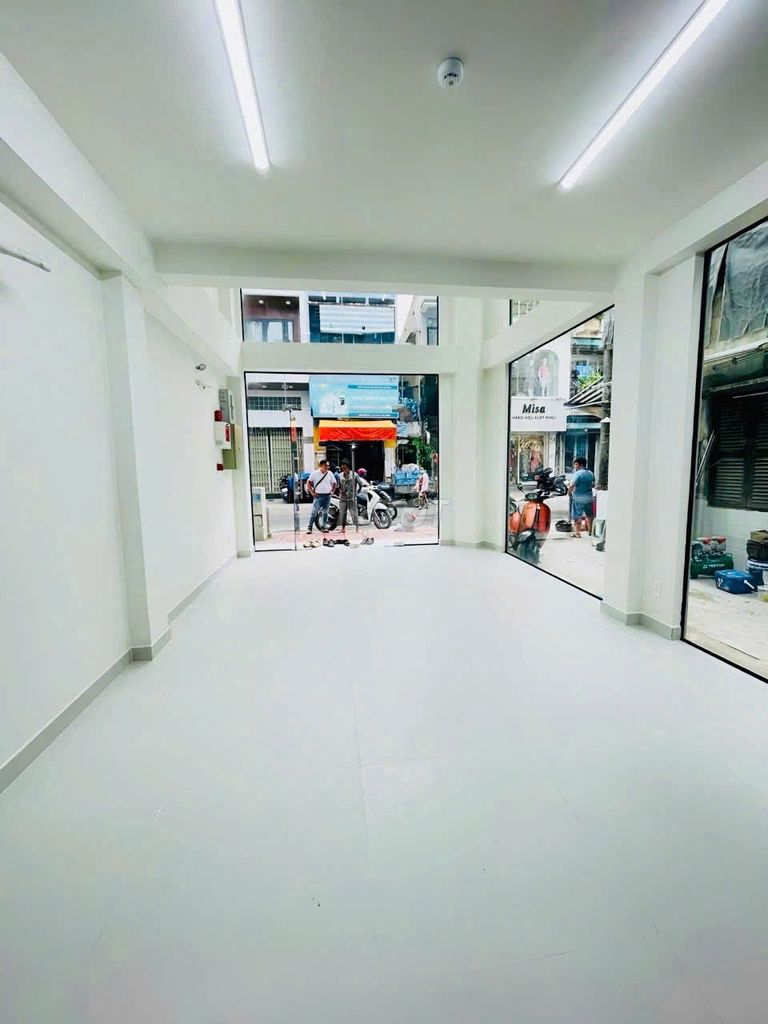 NHÀ MỚI CỰC HOT! THUÊ NHÀ NGUYÊN CĂN 443/3B Lê Văn Sỹ ,Q.3. DTSD 500m2 - ảnh 4