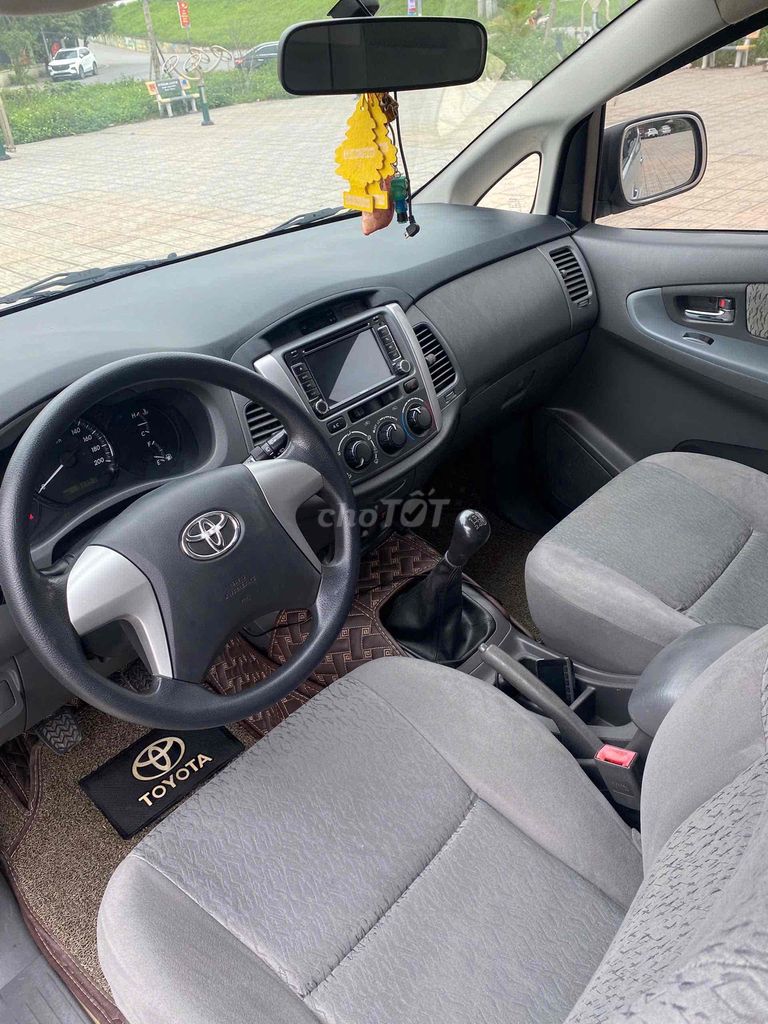 Toyota Innova 2.0E 2012 đk 2013 số sàn 9,8 vạn
