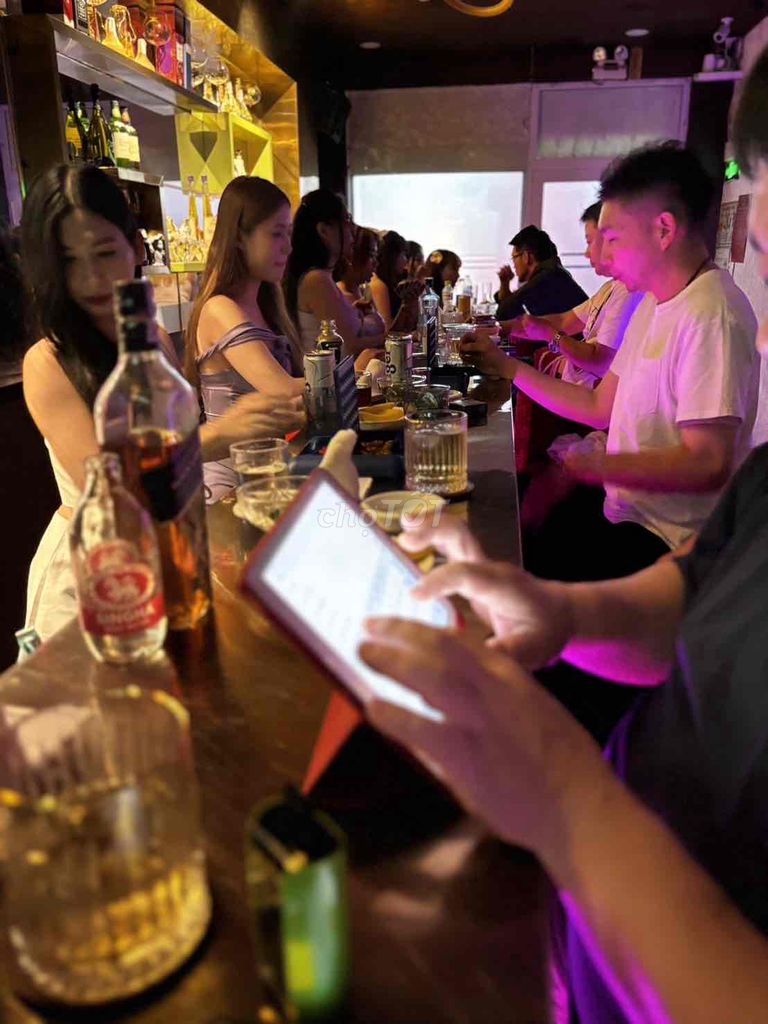 TUYỂN NỮ PHỤC VỤ QUÁN BAR Q1. Việc làm tại Quận 1 Tp Hồ Chí Minh được đăng bởi CÔNG TY TNHHH DỊCH VỤ MH hình 2