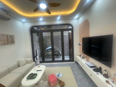 Mua nhà đẹp tặng nội thất phố Bắc Cầu, Long Biên - 47,2m2 - hơn 6 tỷ. Mua bán nhà ở tại Quận Long Biên Hà Nội được đăng bởi Hương Duyên Trịnh