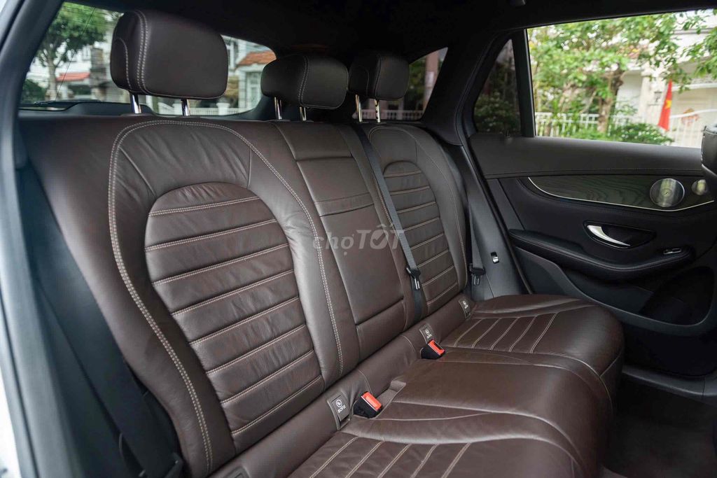 Mercedes GLC300 2018 1 chủ Trắng // Nâu. Mua bán Ô tô tại Quận 7 Tp Hồ Chí Minh được đăng bởi Nguyễn Lê Trung hình 16