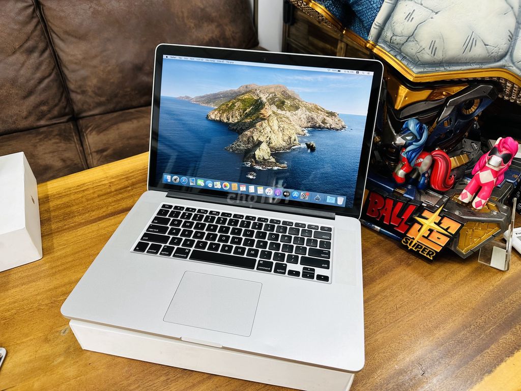 Macbook Pro 15inch 2015 i7 16/512/AMD R9-2GB