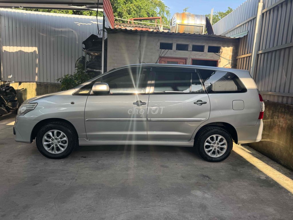 Toyota Innova 2014 АКПП, серебристый, хошиминский учет, в оригинале