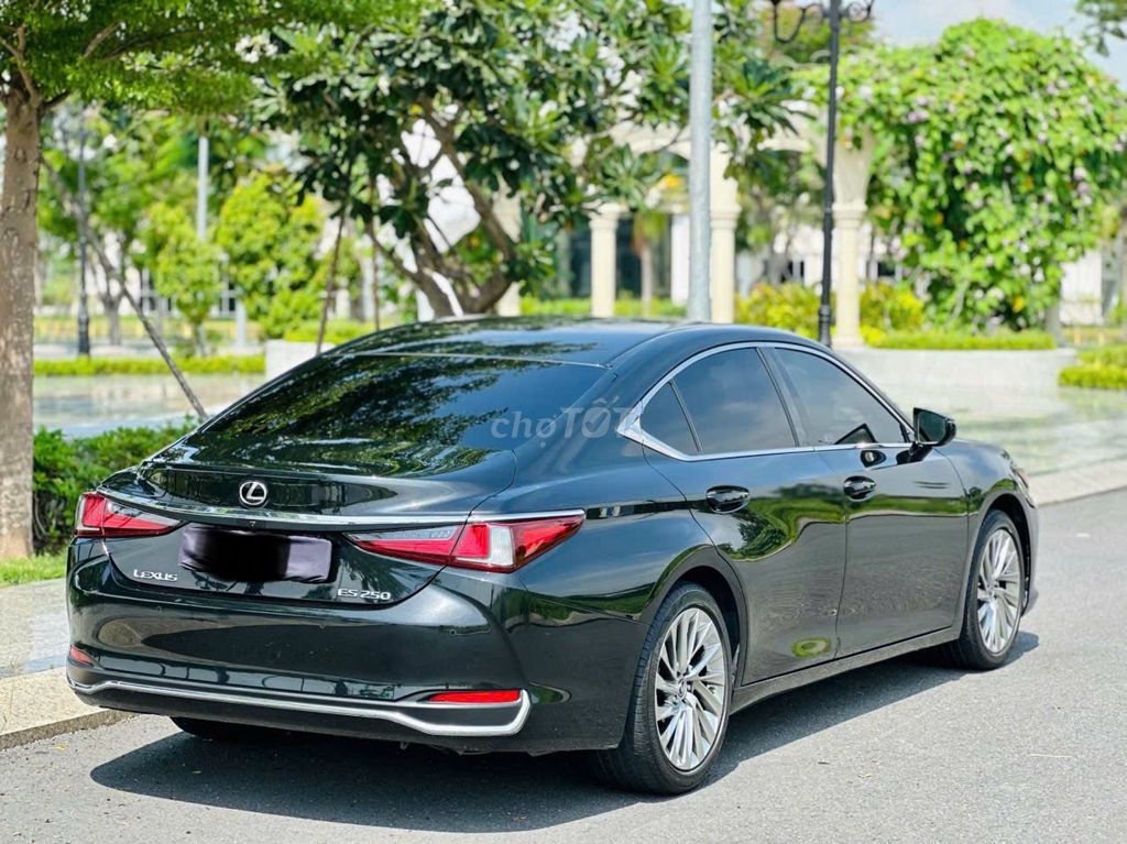 Lexus ES 2022 250 - 25000 km. Mua bán Ô tô tại Thành phố Thủ Đức Tp Hồ Chí Minh được đăng bởi Chẩn Auto Toàn Trung hình 3