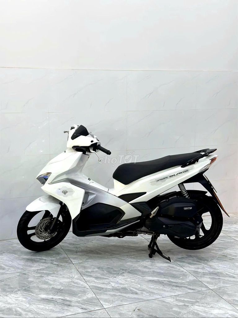 Xe máy Honda Airblade màu trắng zin đẹp leng keng. Mua bán Xe máy tại Quận Thanh Khê Đà Nẵng được đăng bởi Xe Máy Đức Vũ 658 Trần Cao Vân hình 8