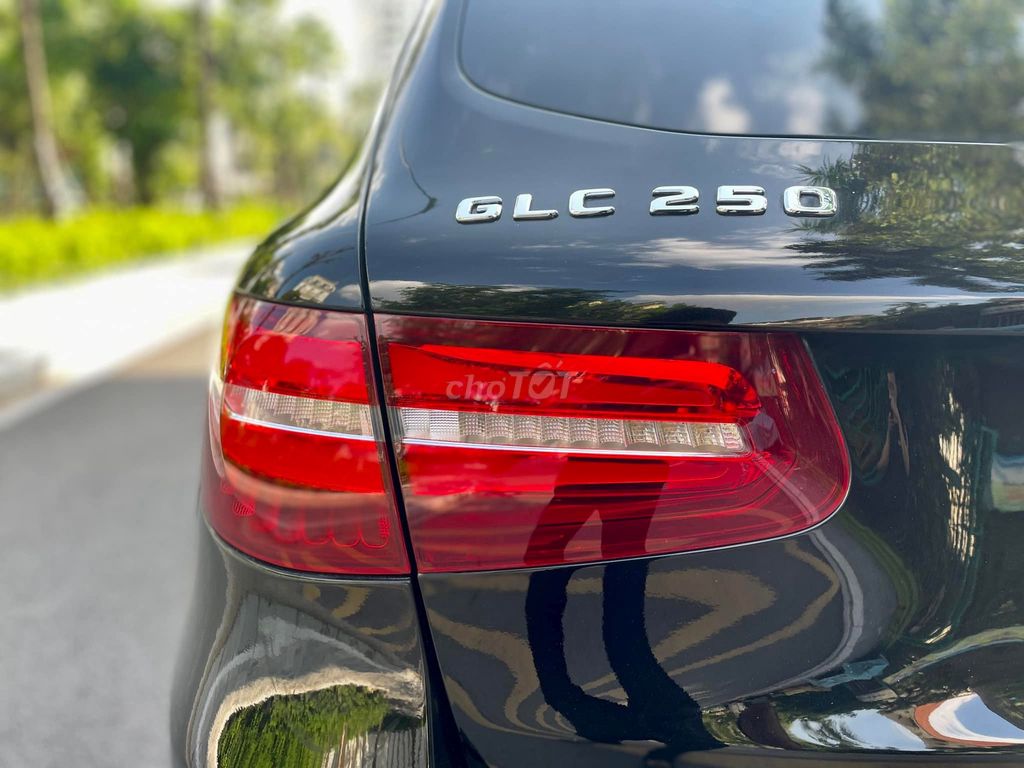 Mercedes Benz GLC 2018 250 4MATIC - 53,000 Miles.. Mua bán Ô tô tại Thành phố Thủ Đức Tp Hồ Chí Minh được đăng bởi Đức Tứ Bánh hình 8