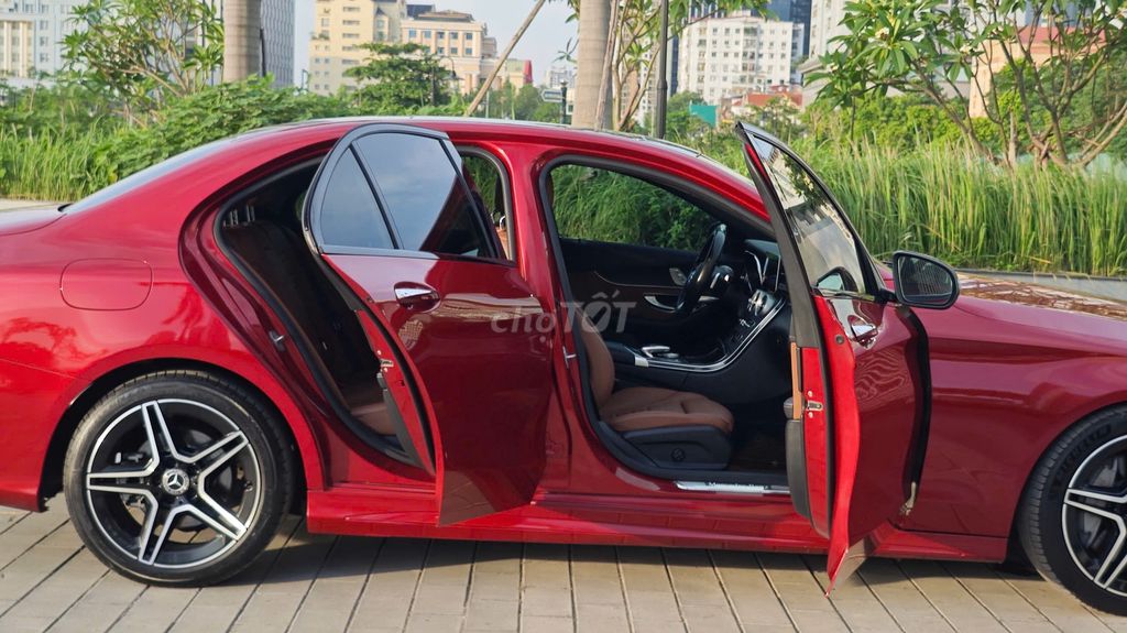 Mercedes Benz 2020 C300 AMG - 78000 km. Mua bán Ô tô tại Quận Thanh Xuân Hà Nội được đăng bởi Nguyễn Tuấn Hoàng hình 14