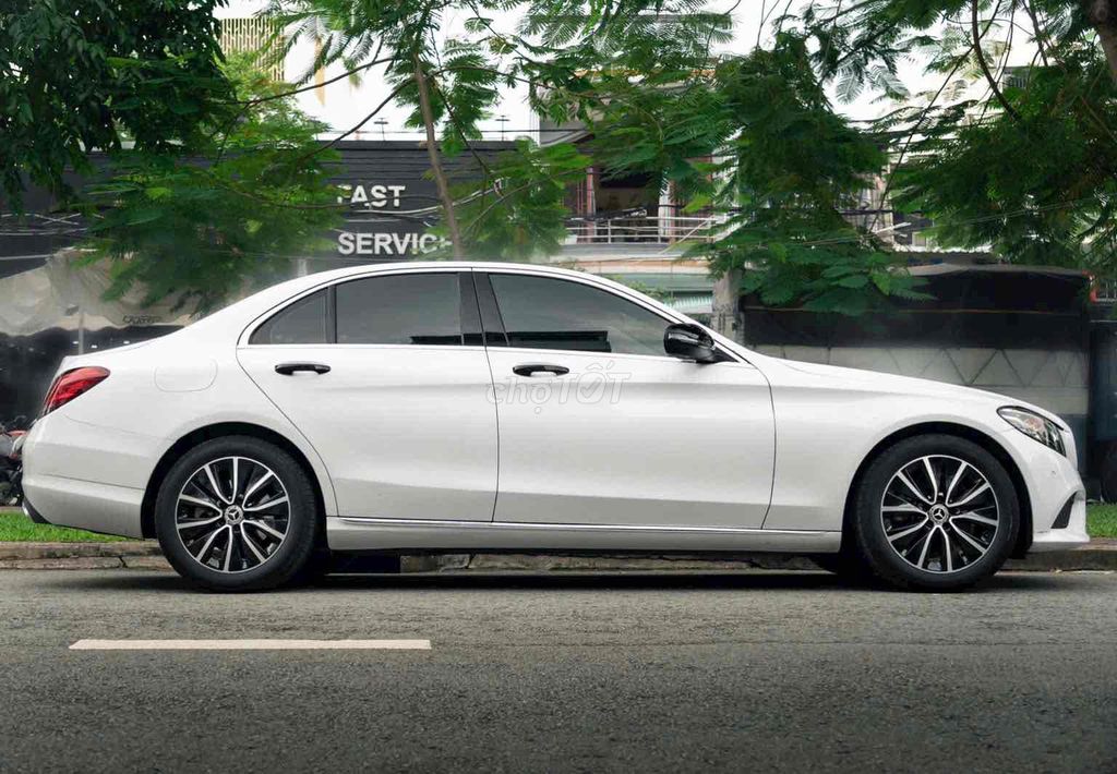 LONG ANH AUTO về Mercedes C200FL model 2019. Mua bán Ô tô tại Quận 7 Tp Hồ Chí Minh được đăng bởi LongAnh AuTo  hình 4