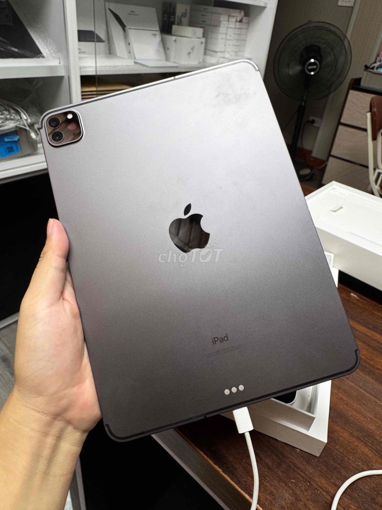 ipad pro 2020 256 lte pin 93 ios 15.5