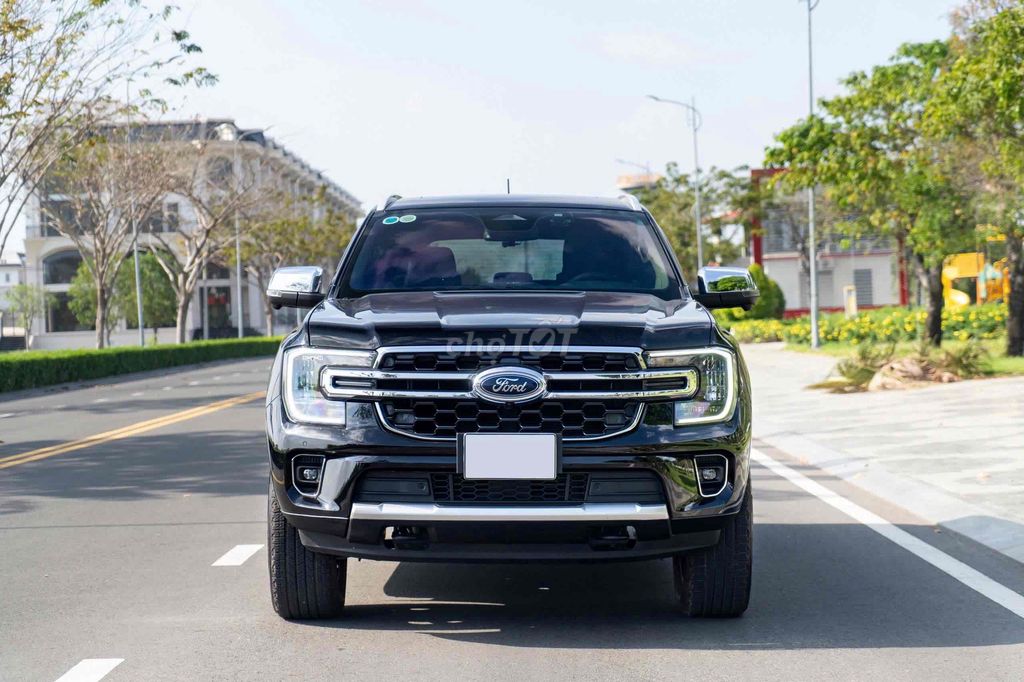 Ford Everest 2023 Titanium 1 cầu Đen