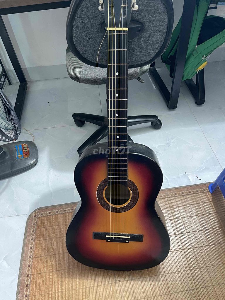 Đàn guitar Nâu, Đen đã sử dụng. Mua bán Nhạc cụ tại Huyện Thạch Thất Hà Nội được đăng bởi Tài hình 1